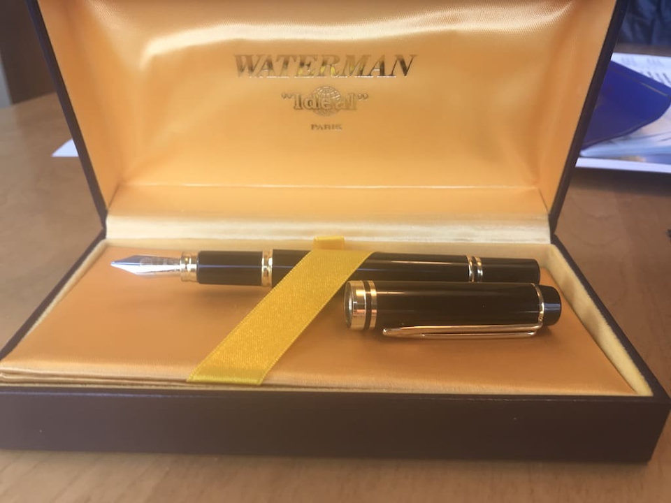 Fountain pen in a presentation box.